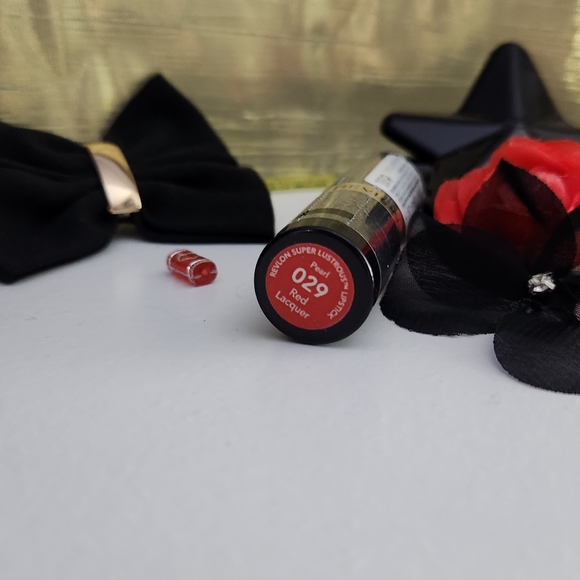 ⭐️ 4x HOST PICK ⭐️ Red Lacquer Super Lustrous Lipstick - Picture 3 of 7